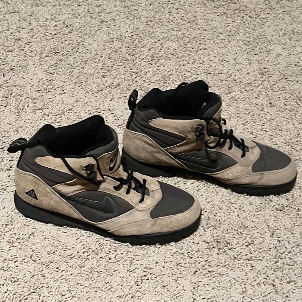 Vintage Nike Men’s Hiking Boots